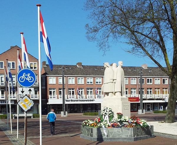 MonumentPlein1945